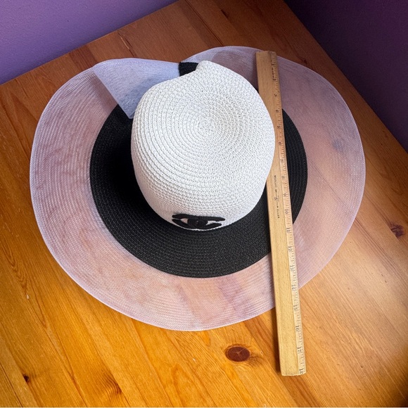 Fancy hat - Picture 6 of 13